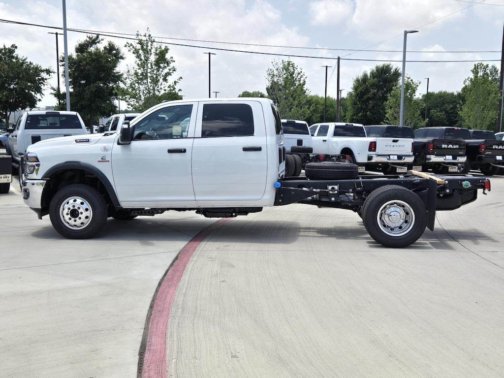New 2025 Ram 3500 Chassis Cab 3500 TRADESMAN CREW CAB CHASSIS 4X4 60' CA Pickup