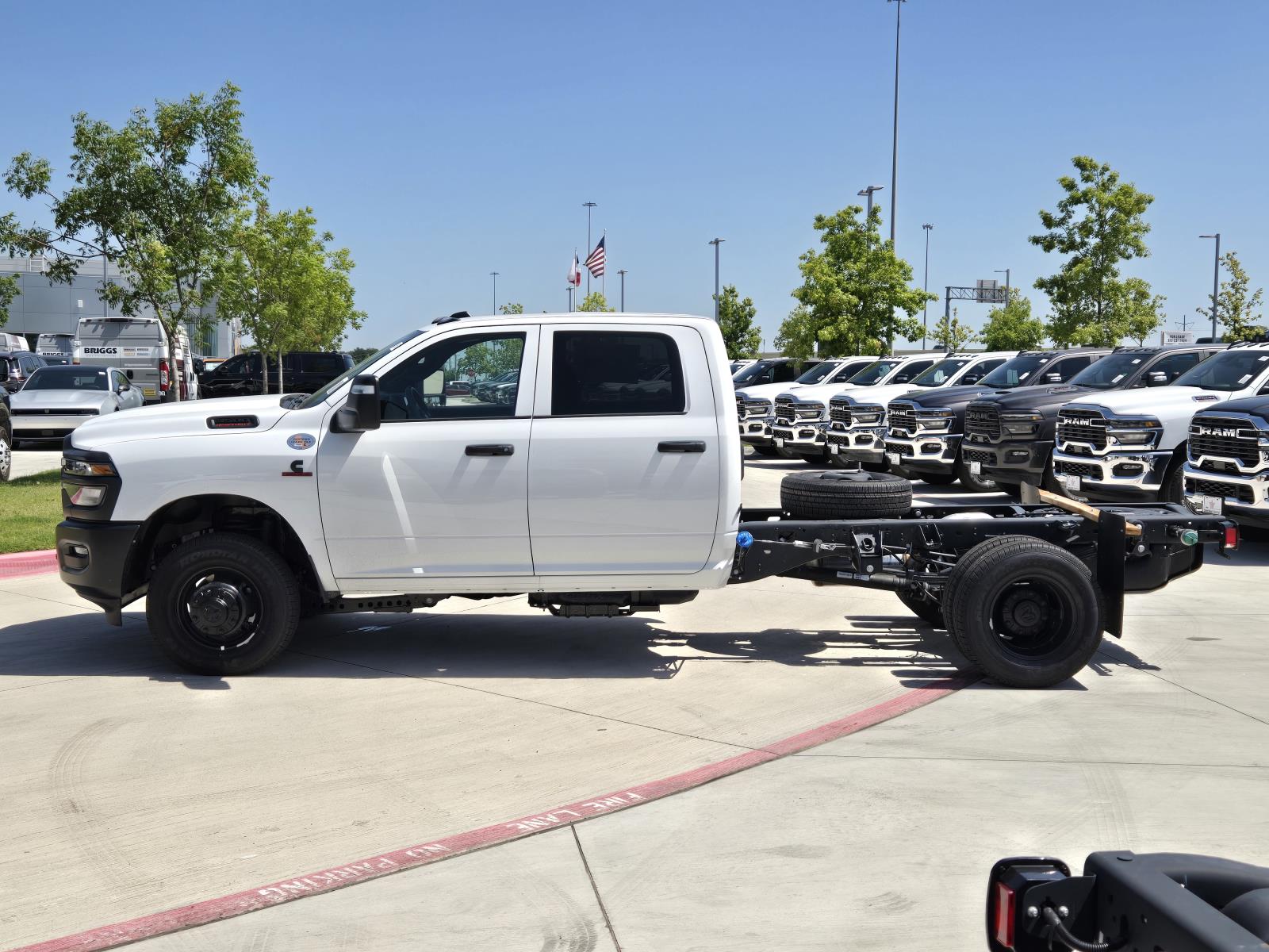 2025 Ram 3500 Tradesman photo 2
