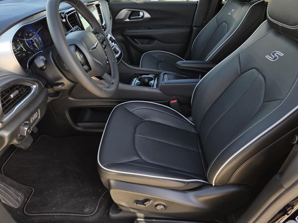 2026 Chrysler Pacifica Limited - Photo 18