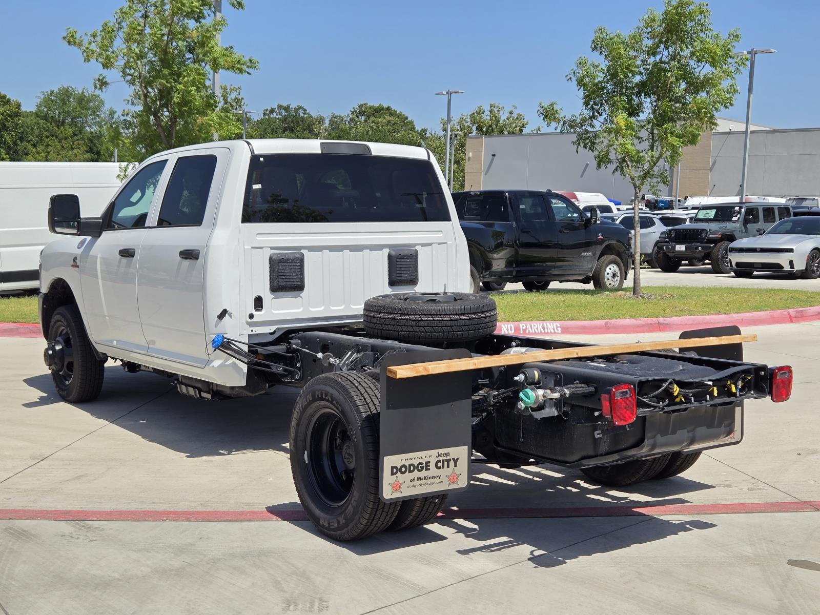 2025 Ram 3500 Tradesman photo 3