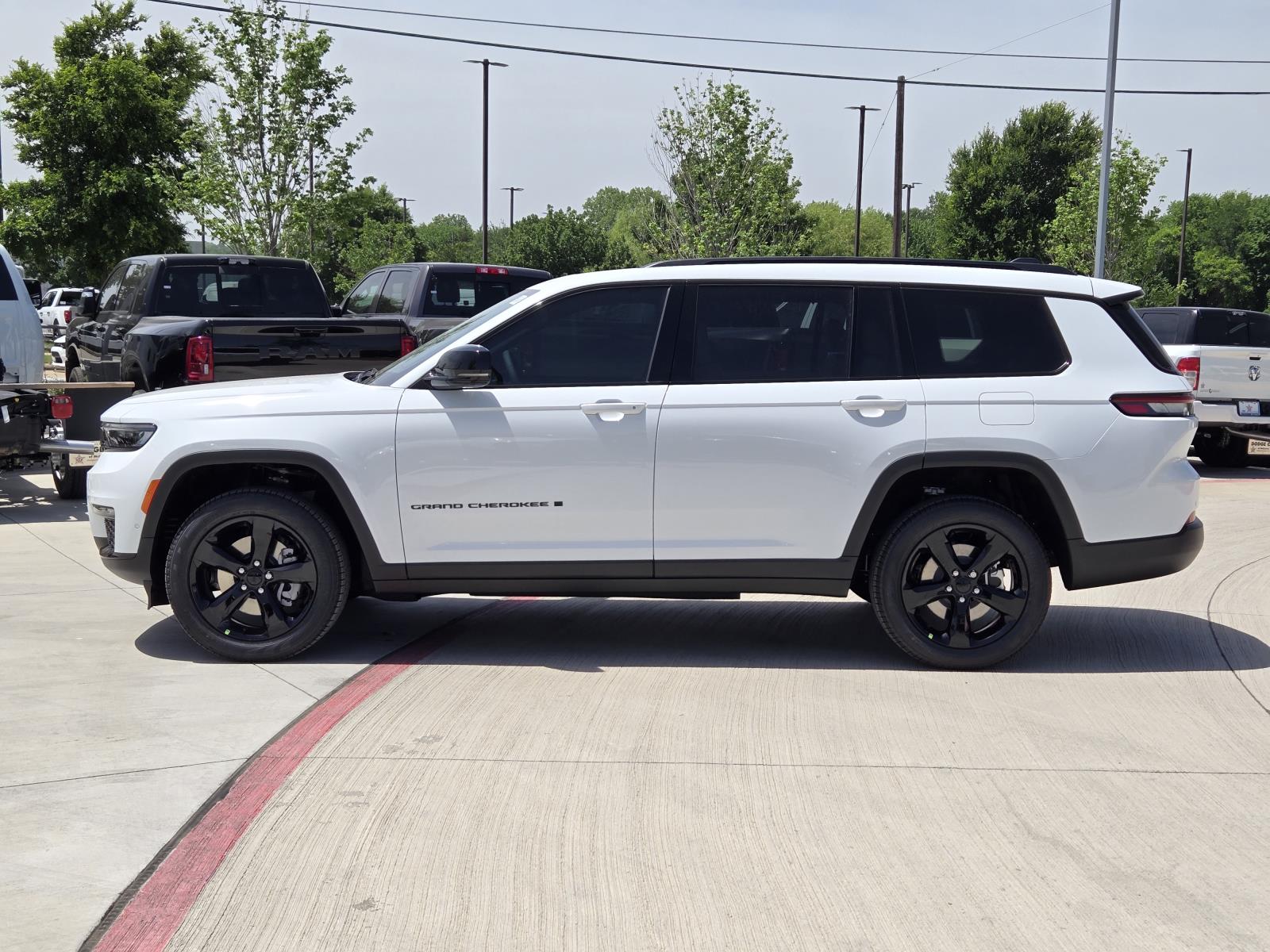 2025 Jeep Grand Cherokee Limited photo 2