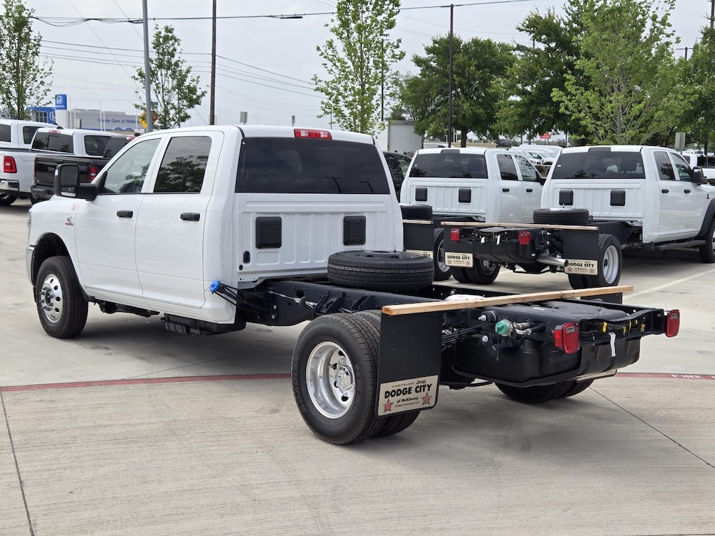 New 2025 Ram 3500 Chassis Cab 3500 TRADESMAN CREW CAB CHASSIS 4X4 60' CA Pickup