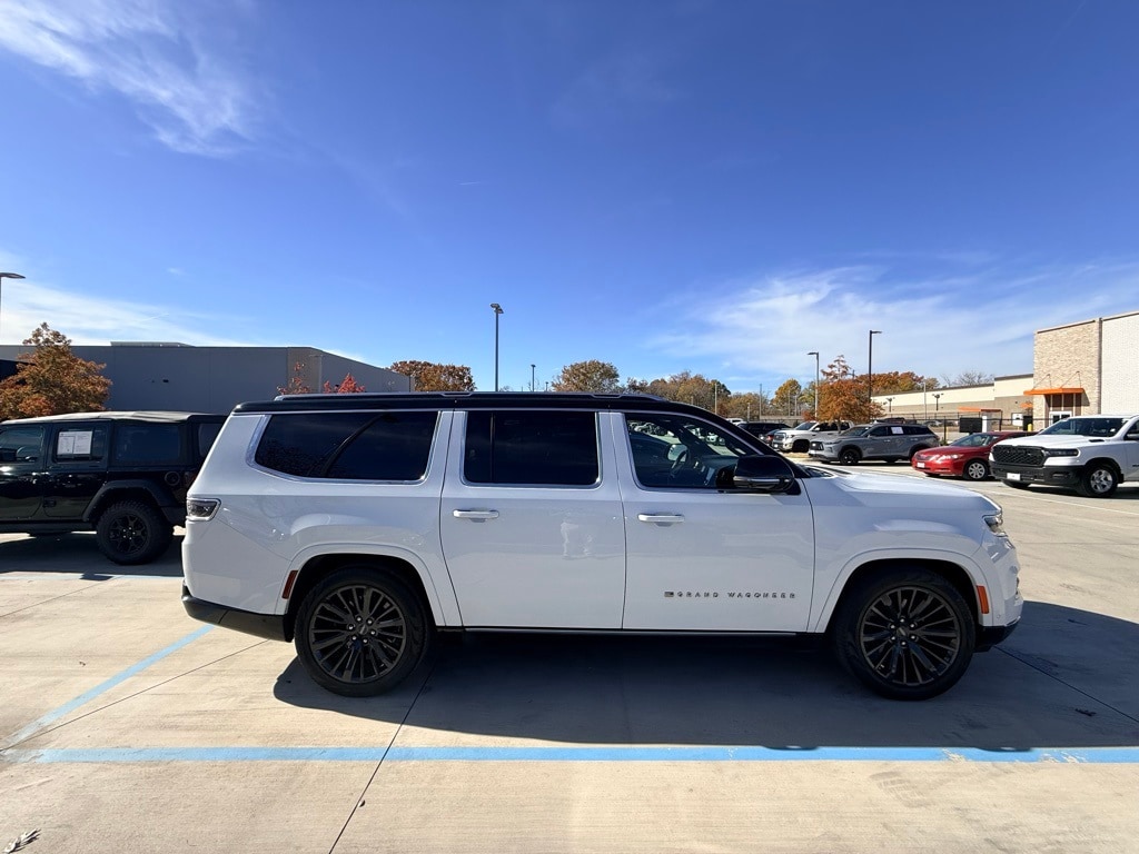 2024 Jeep Grand Wagoneer L Series III's photo