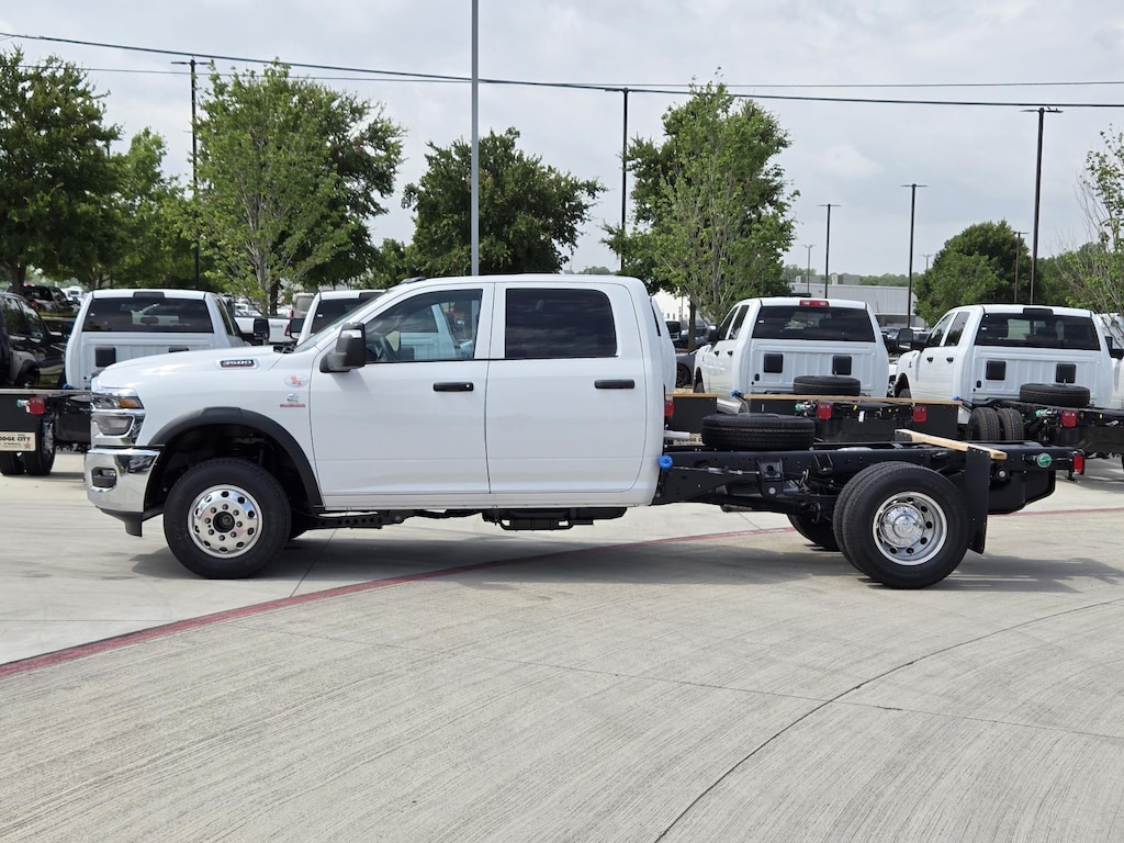 New 2025 Ram 3500 Chassis Cab 3500 TRADESMAN CREW CAB CHASSIS 4X4 60' CA Pickup