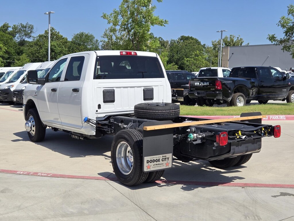 New 2025 Ram 3500 Chassis Cab 3500 TRADESMAN CREW CAB CHASSIS 4X4 60' CA Pickup