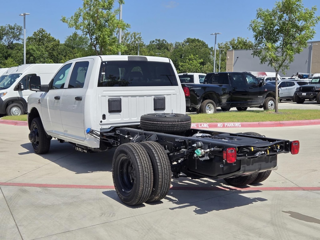 New 2025 Ram 3500 Chassis Cab 3500 TRADESMAN CREW CAB CHASSIS 4X4 60' CA Pickup