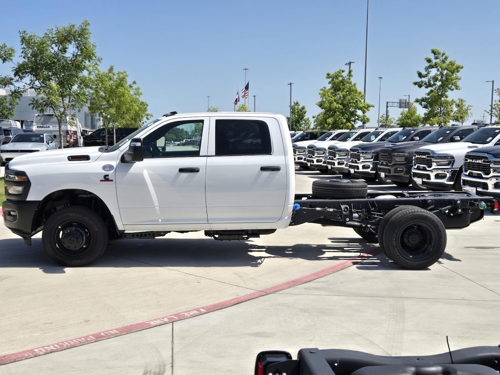 New 2025 Ram 3500 Chassis Cab 3500 TRADESMAN CREW CAB CHASSIS 4X4 60' CA Pickup