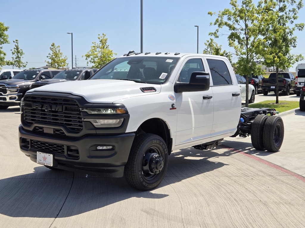 New 2025 Ram 3500 Chassis Cab 3500 TRADESMAN CREW CAB CHASSIS 4X4 60' CA Pickup
