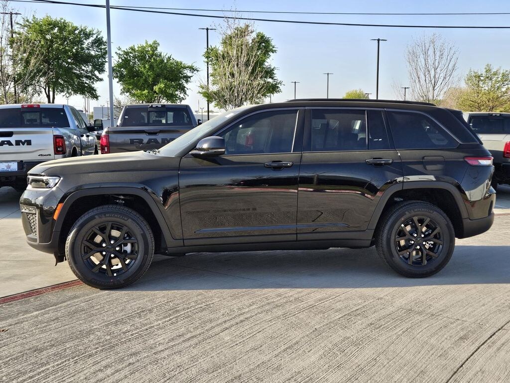 New 2026 Jeep Grand Cherokee Laredo Sport Utility