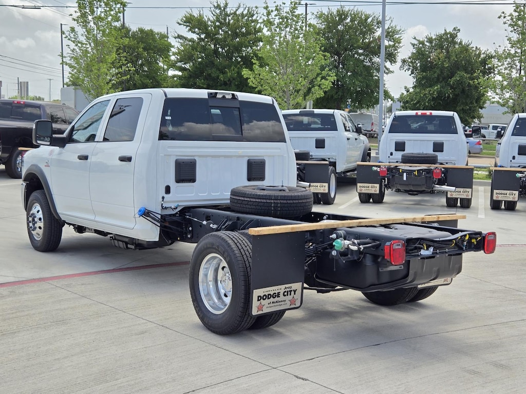 New 2025 Ram 3500 Chassis Cab 3500 TRADESMAN CREW CAB CHASSIS 4X4 60' CA Pickup