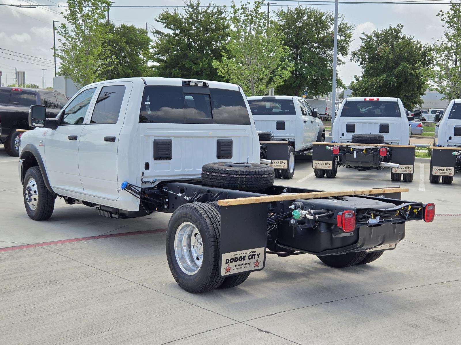 2025 Ram 3500 Tradesman photo 3
