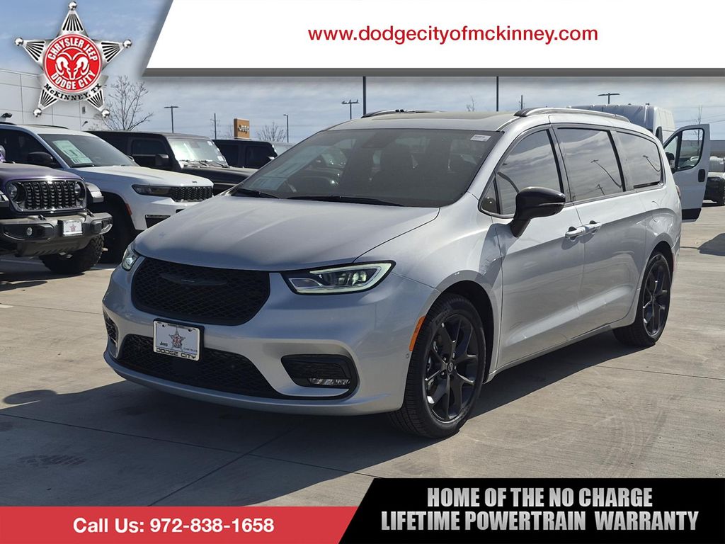 2026 Chrysler Pacifica Passenger Van 