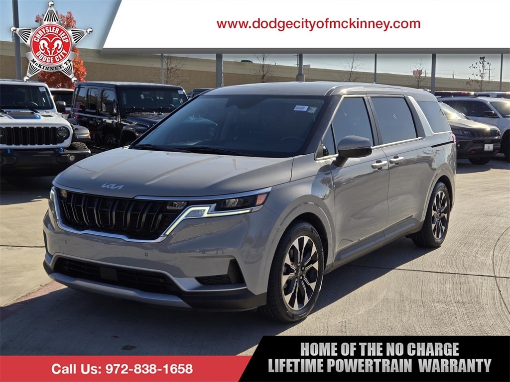 2022 Kia Carnival EX's photo