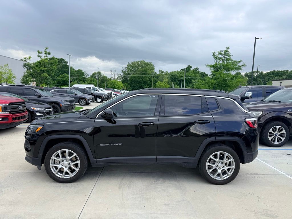 2024 Jeep Compass Latitude Lux 4X4's photo