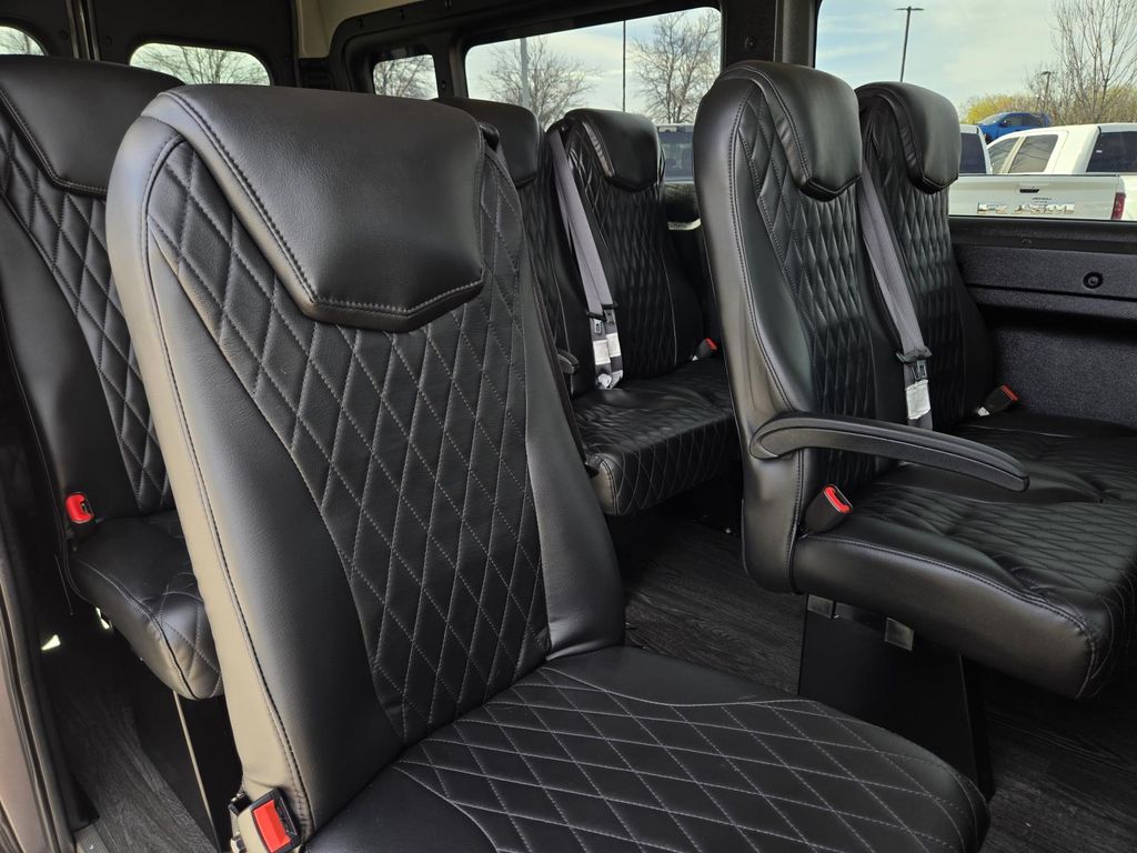 2024 RAM ProMaster Window Van Base - Photo 17