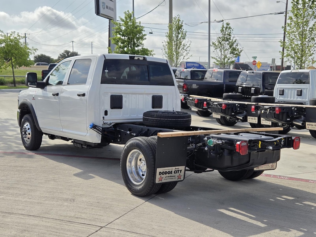 New 2025 Ram 3500 Chassis Cab 3500 TRADESMAN CREW CAB CHASSIS 4X4 60' CA Pickup
