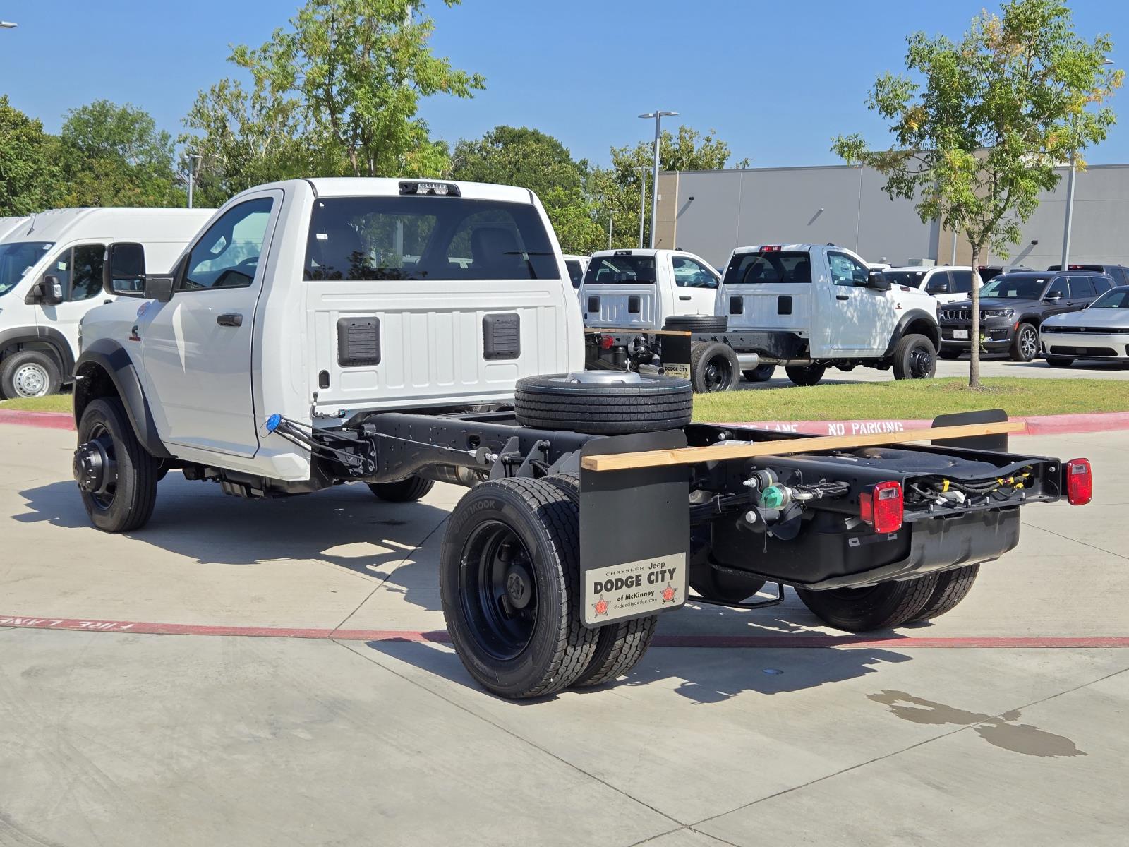 2025 Ram 5500 Tradesman photo 3