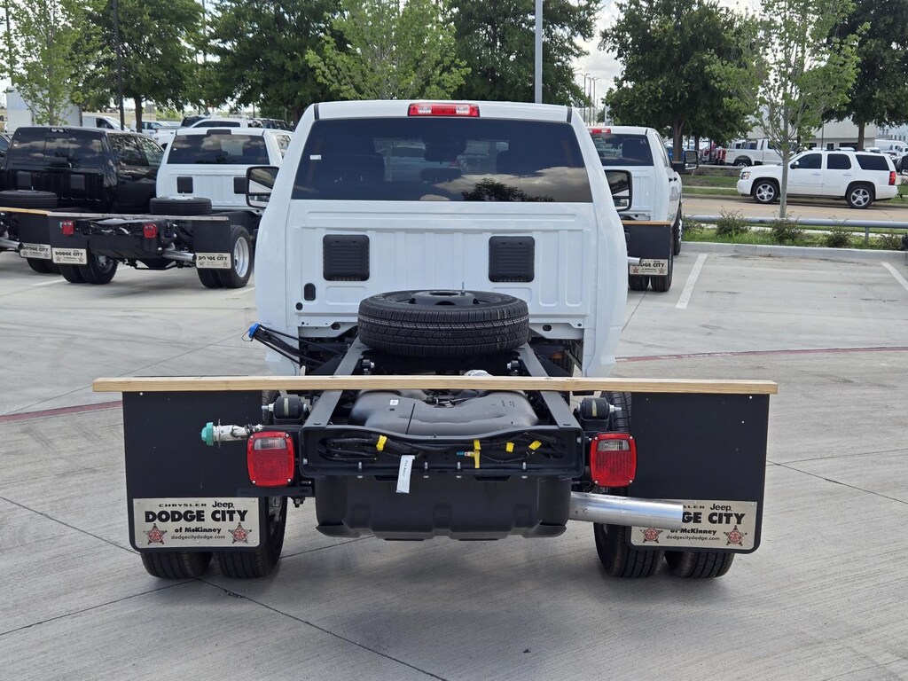New 2025 Ram 3500 Chassis Cab 3500 TRADESMAN CREW CAB CHASSIS 4X4 60' CA Pickup