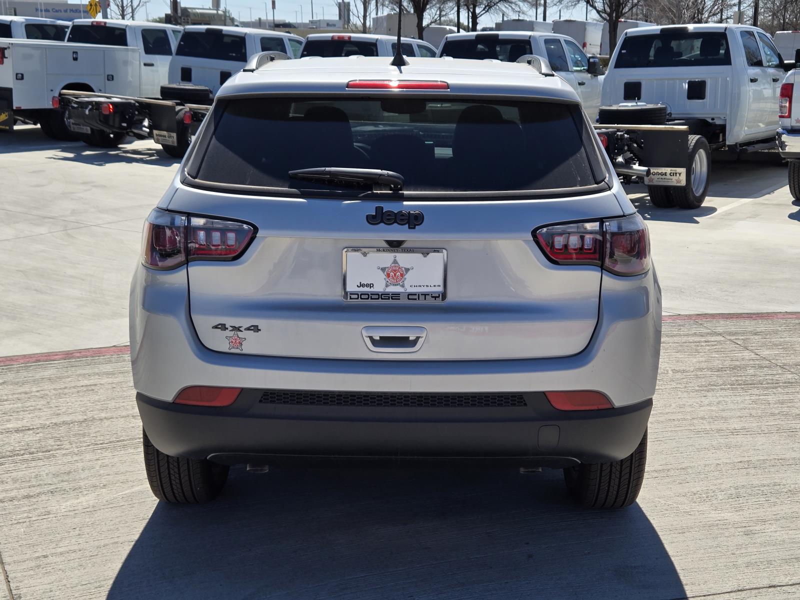 2025 Jeep Compass Latitude photo 3
