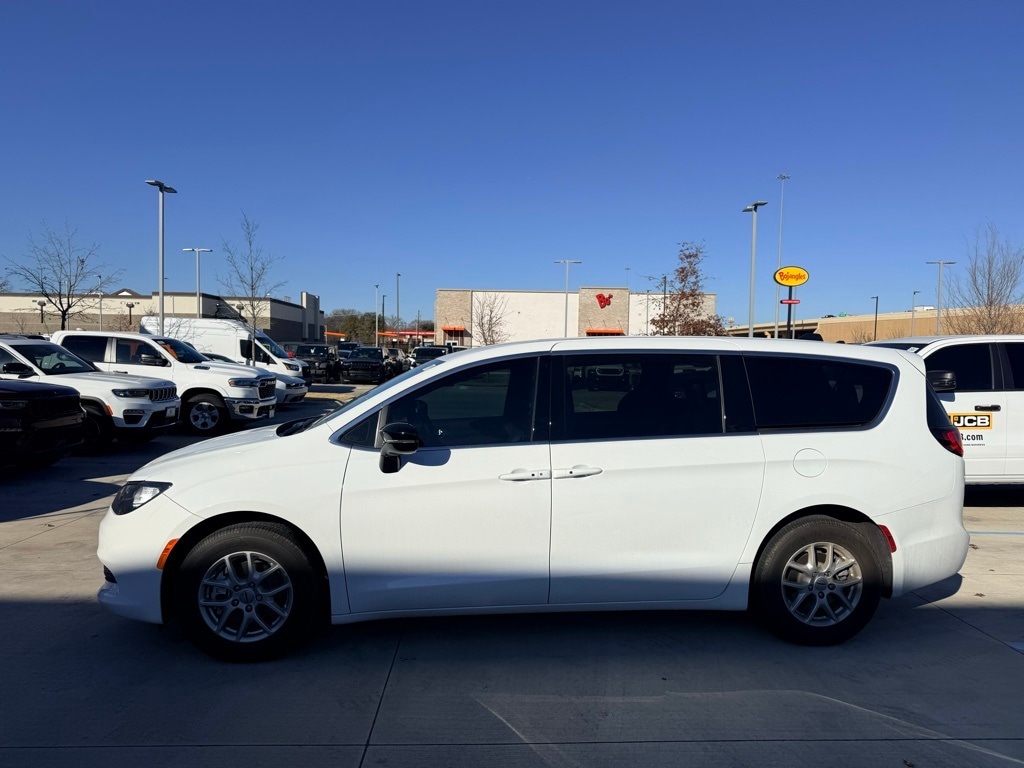 2025 Chrysler Voyager