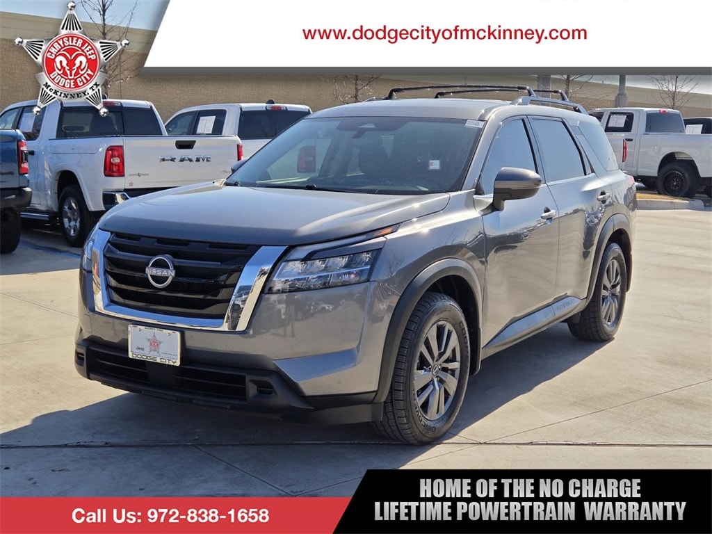 2022 Nissan Pathfinder SV