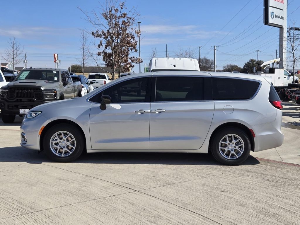 New 2026 Chrysler Pacifica Select Passenger Van
