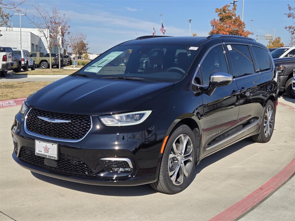 2026 Chrysler Pacifica Pinnacle's photo