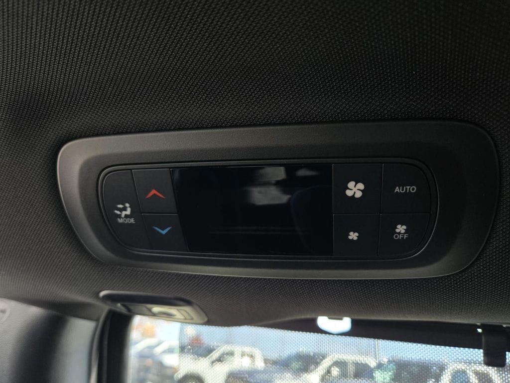 2026 Chrysler Pacifica Limited - Photo 15