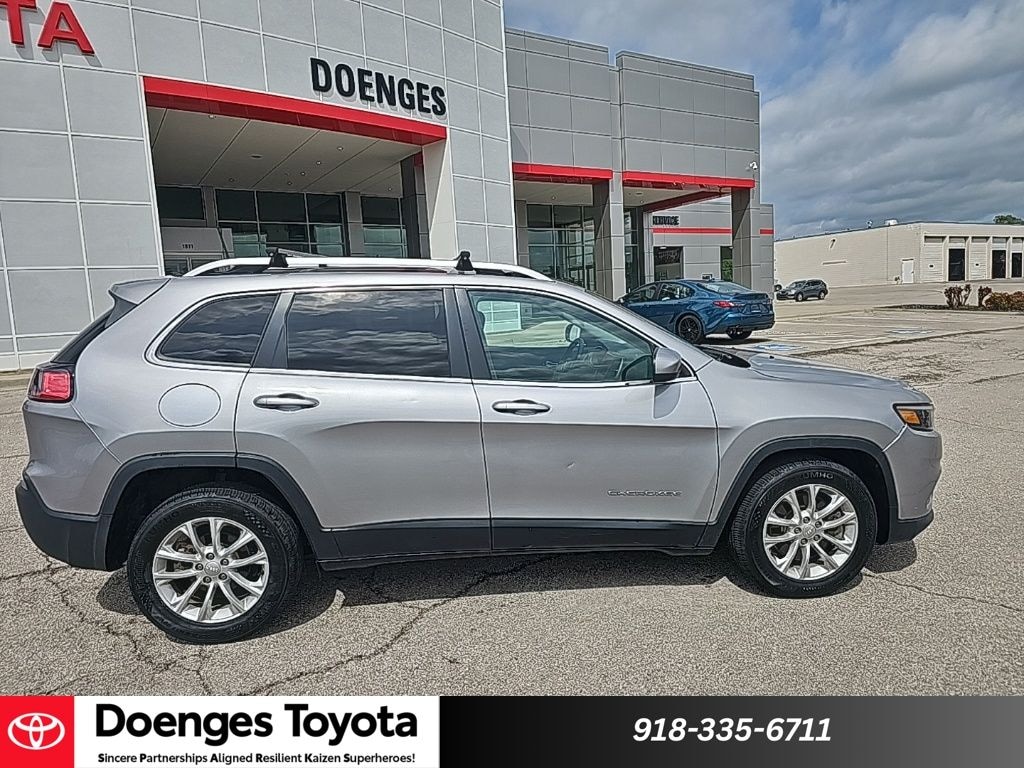 Used 2019 Jeep Cherokee Latitude FWD SUV