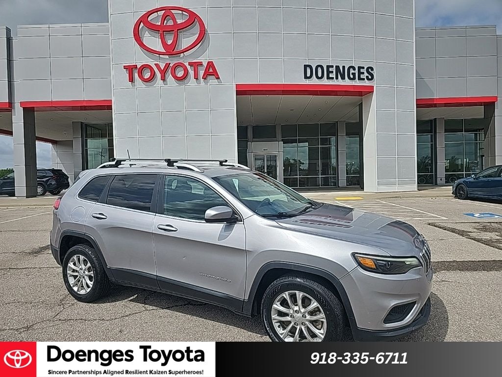 Used 2019 Jeep Cherokee Latitude FWD SUV