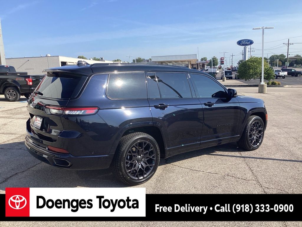 2023 Jeep Grand Cherokee L Summit photo 2