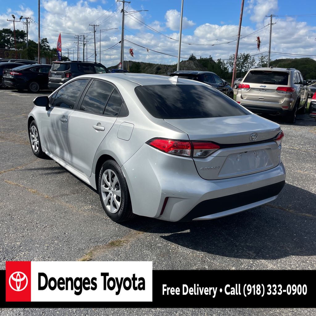 2020 Toyota Corolla LE photo 3