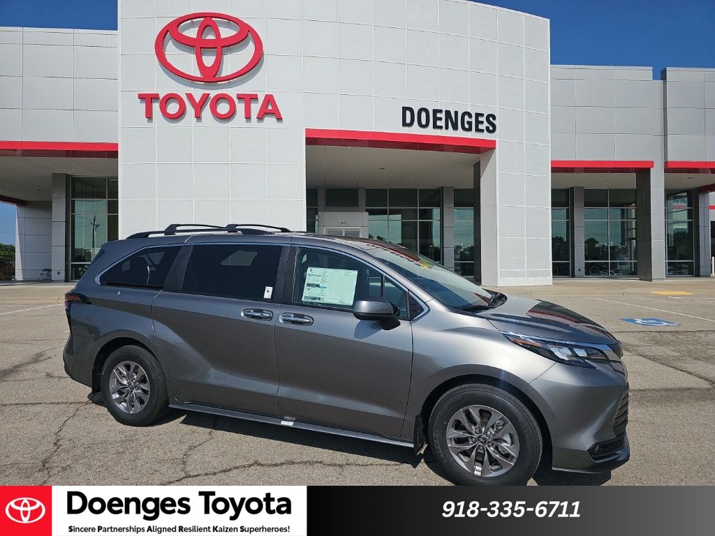 2026 Toyota Sienna XLE 8-Passenger Hybrid FWD's photo