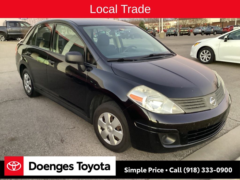2011 Nissan Versa Base's photo