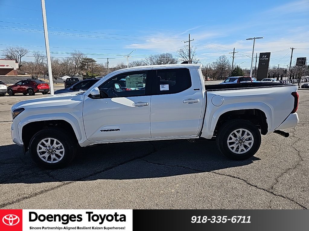 2026 Toyota Tacoma SR5 - Photo 8