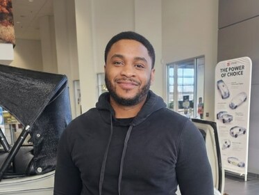Staff member Desi Thomas from ID_96022ae6b8ec