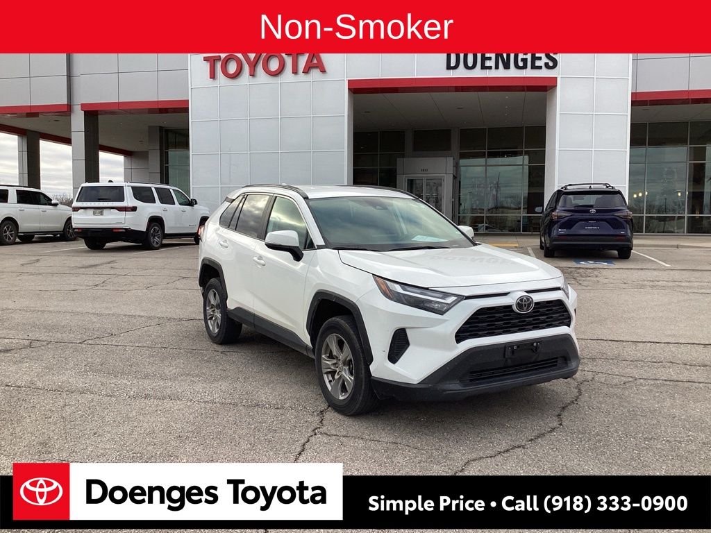 2024 Toyota RAV4 XLE's photo