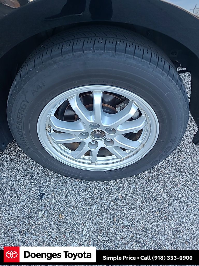 2020 Toyota Prius LE AWD-e photo 3