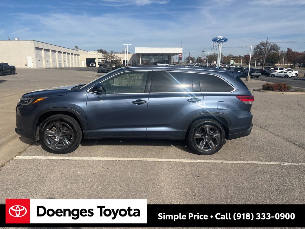 2018 Toyota Highlander Limited Platinum photo 2