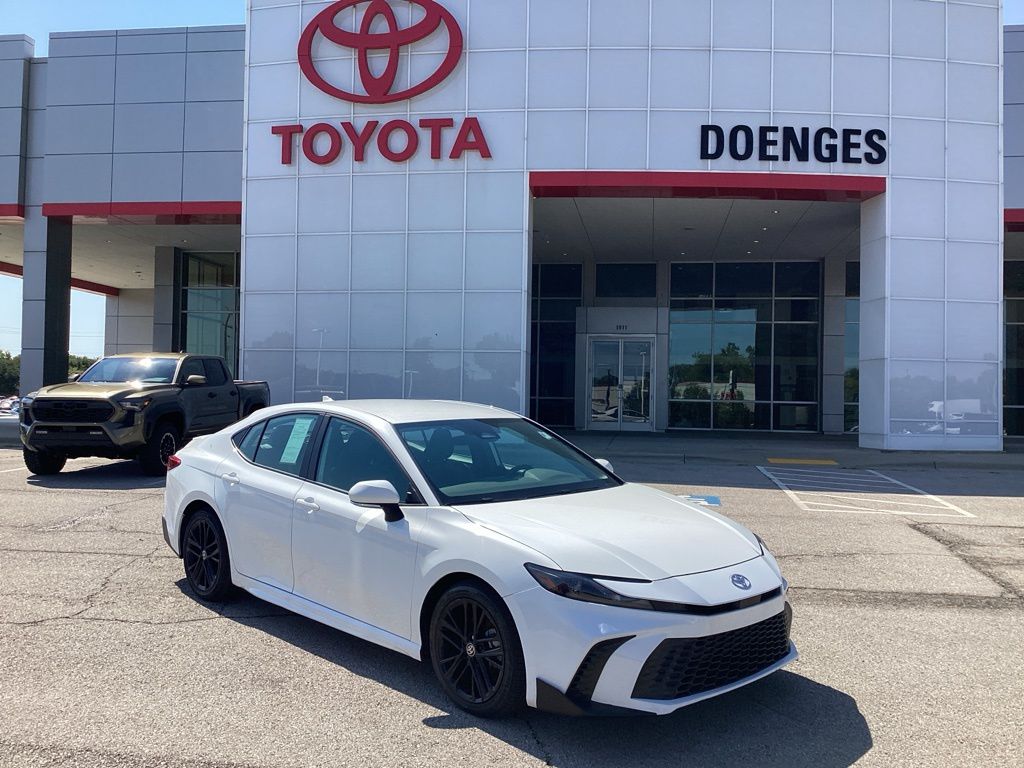 2025 Toyota Camry SE