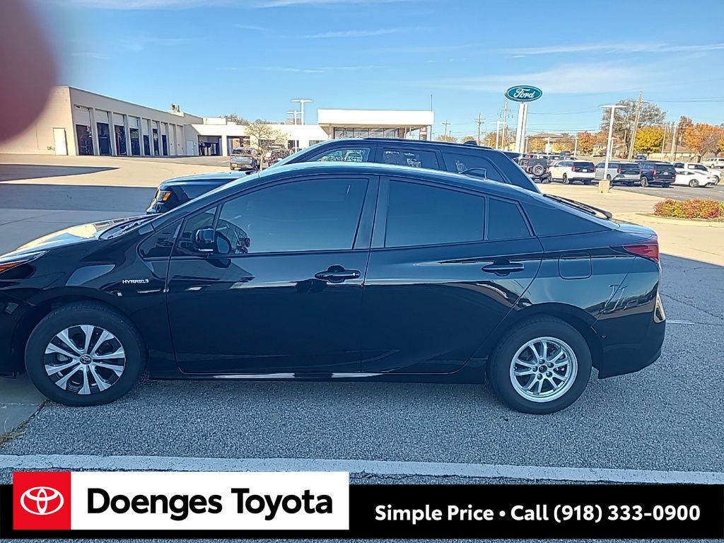 2020 Toyota Prius LE AWD-e photo 2