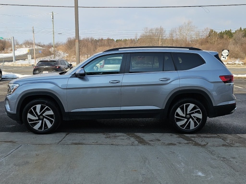 Used 2025 Volkswagen Atlas 2.0T SE w/Technology SUV