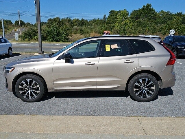2025 Volvo XC60 B5 Plus photo 3
