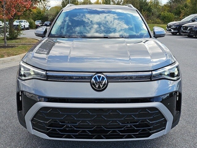 2025 Volkswagen Taos SEL photo 2