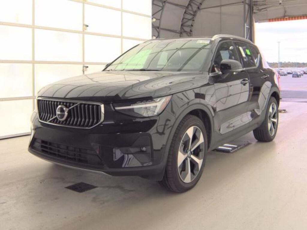 Certified 2025 Volvo XC40 B5 Plus Bright Theme SUV