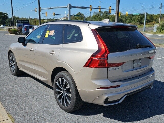 2025 Volvo XC60 B5 Plus photo 4