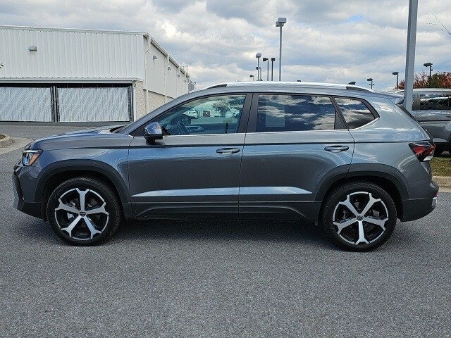 2025 Volkswagen Taos SEL photo 3