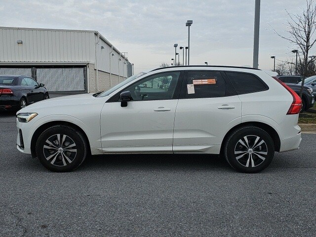 2025 Volvo XC60 B5 Core photo 3