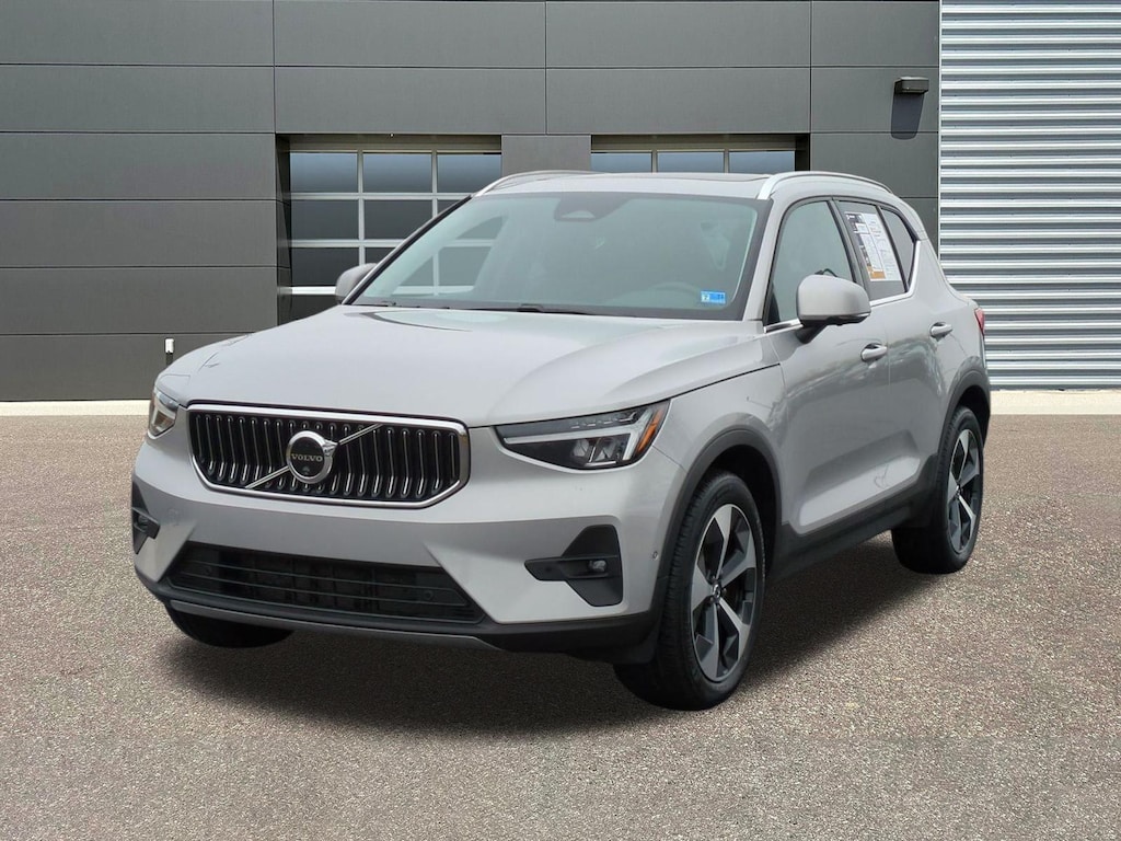 Used 2025 Volvo XC40 B5 Plus Bright Theme SUV