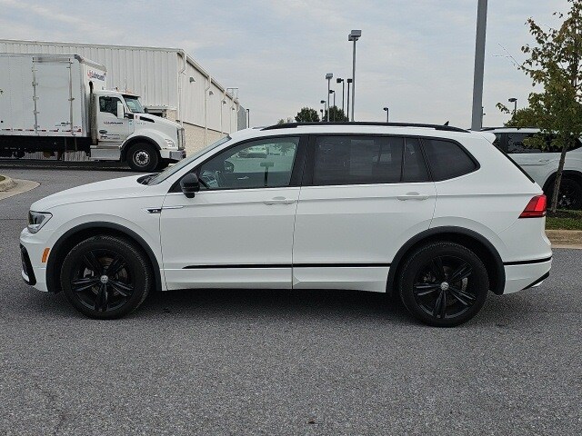 2019 Volkswagen Tiguan SEL R-Line photo 3